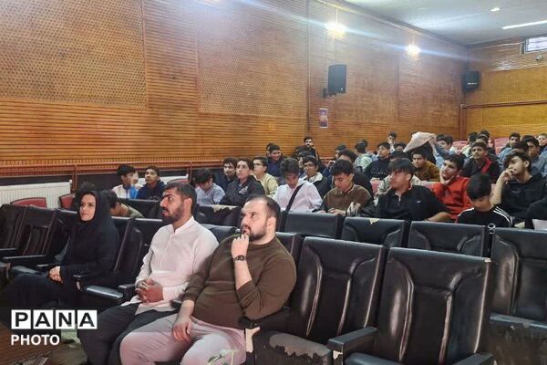  همایش هدایت تحصیلی پایه نهم در ورامین