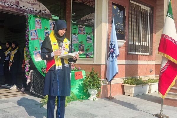  آیین وطن‌یار در مدرسه فرزانگان1 اسلامشهر باحضور خانواده شهید شاکری 