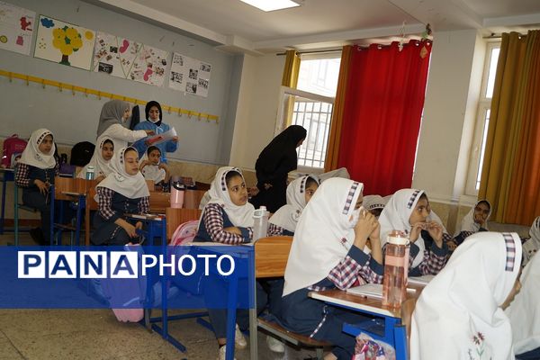 آموزش بهداشت دهان و دندان در مدرسه شهدای ۱۵ خرداد