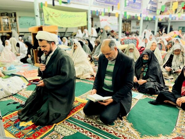 مراسم اعتکاف مادر دختری در مسجد صاحب الزمان آشخانه