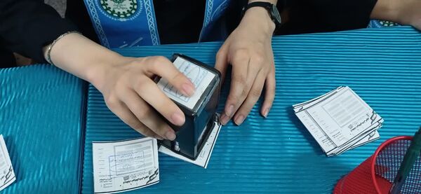 حس و حال انتخابات شورای دانش آموزی در دبیرستان حضرت خدیجه (س) جعفریه قم 