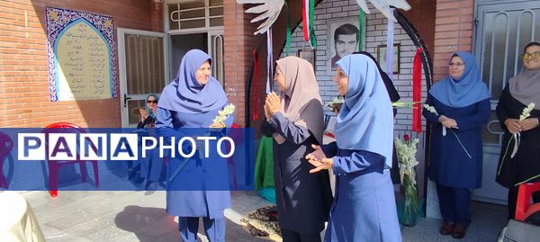 مراسم اولین روز سال تحصیلی در دبیرستان فرزانگان ۴