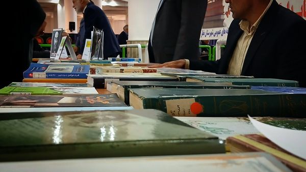 برگزاری نماز جمعه وحدت‌آفرین نظرآباد با رونمایی کتاب قرآنی و ارائه خدمات فرهنگی و معیشتی در مصلی نظرآباد