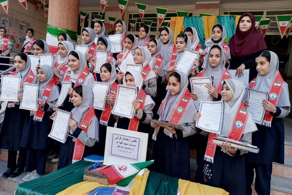 جشن پیروری انقلاب اسلامی در دبستان شهید آقچه‌لو رباط‌کریم