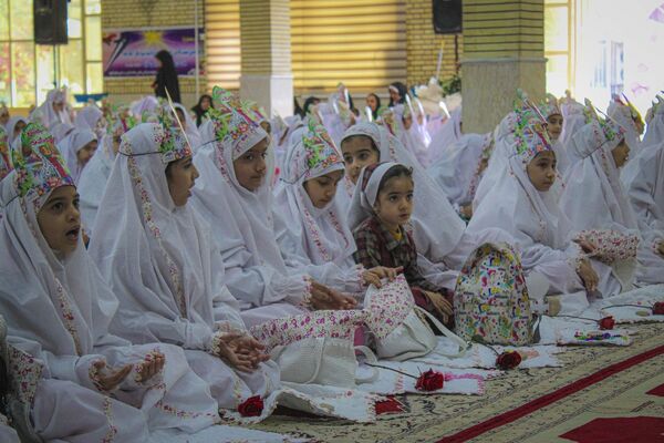 جشن تکلیف ۶۰۰دانش‌آموز دختر گتوندی