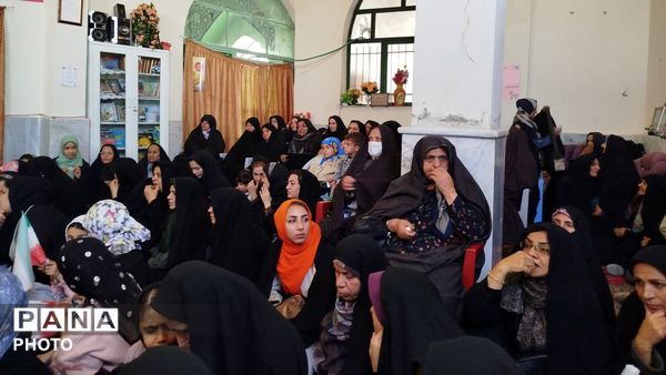 حضور پرشور بانوان و کودکان دهه نودی در مراسم یادبود شهدای مینابی 