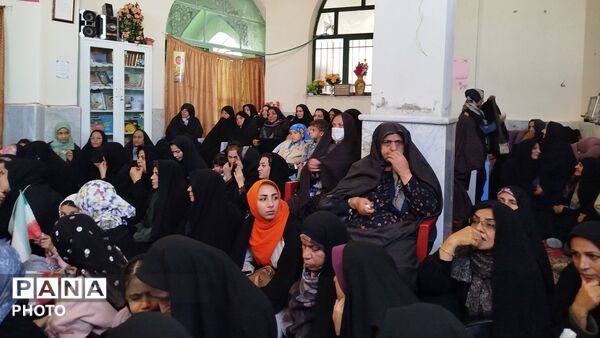 حضور پرشور بانوان و کودکان دهه نودی در مراسم یادبود شهدای مینابی 