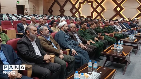  آیین اهدای 7 هزار و 225 بسته لوازم التحریر به یاد شهدای دانش آموز میناب در قم