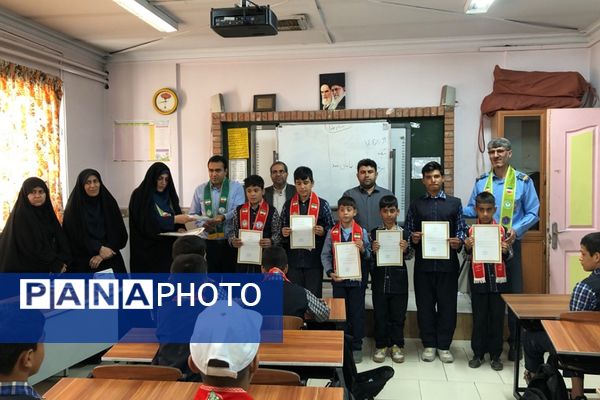 بازدید کشوری از دانش‌آموزان پیشتاز دبستان فولادفر ناحیه دو شهرری 