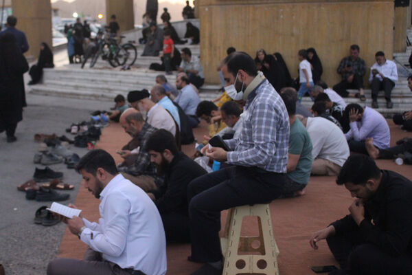 زمزمه عاشقانه دعای عرفه در یادمان 14 شهید گمنام کوه خضر نبی(ع)