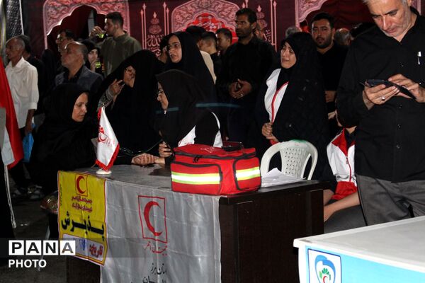 پاسخگویی مستقیم مسئولان نظرآباد به شهروندان در میز خدمت شبانه 