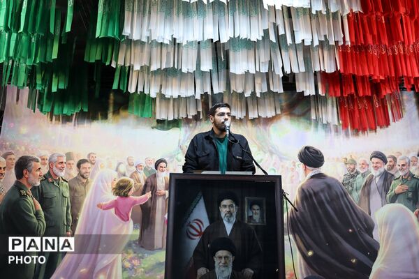مردم، همچنان پای کار ایران