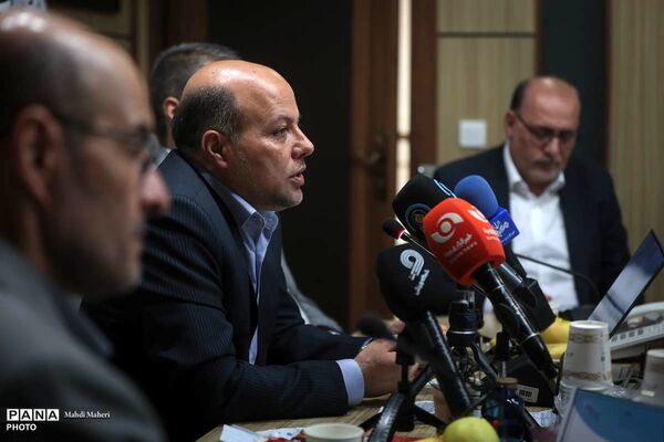 مراسم تجلیل از قهرمانان والیبال دانش‌آموزی ایران