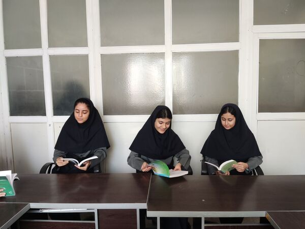  نمایشگاه کتاب در آموزشگاه شهدای معلم ۲