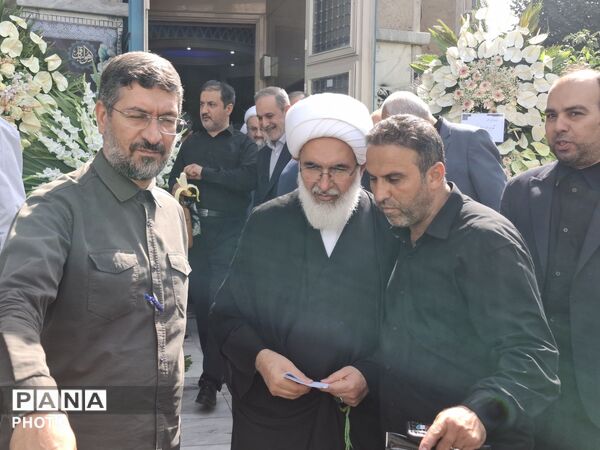 وداع با مادری که سه شهید پروراند و پس از سال ها فراق به آغوش فرزندانش بازگشت