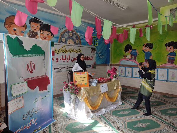 برگزاری جلسه انتخابات انجمن اولیاء و مربیان در دبستان مریم بهارستان دو