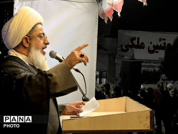 قرائت دعای توسل در هفتاد و سومین شب تجمع مردمی در ساوجبلاغ 