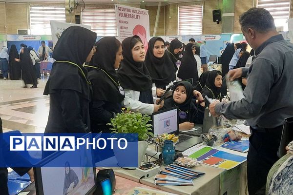 برگزاری نمایشگاه دستاوردهای دانش آموزان مدارس حکمت نبوی. ناحیه دو شهرری 