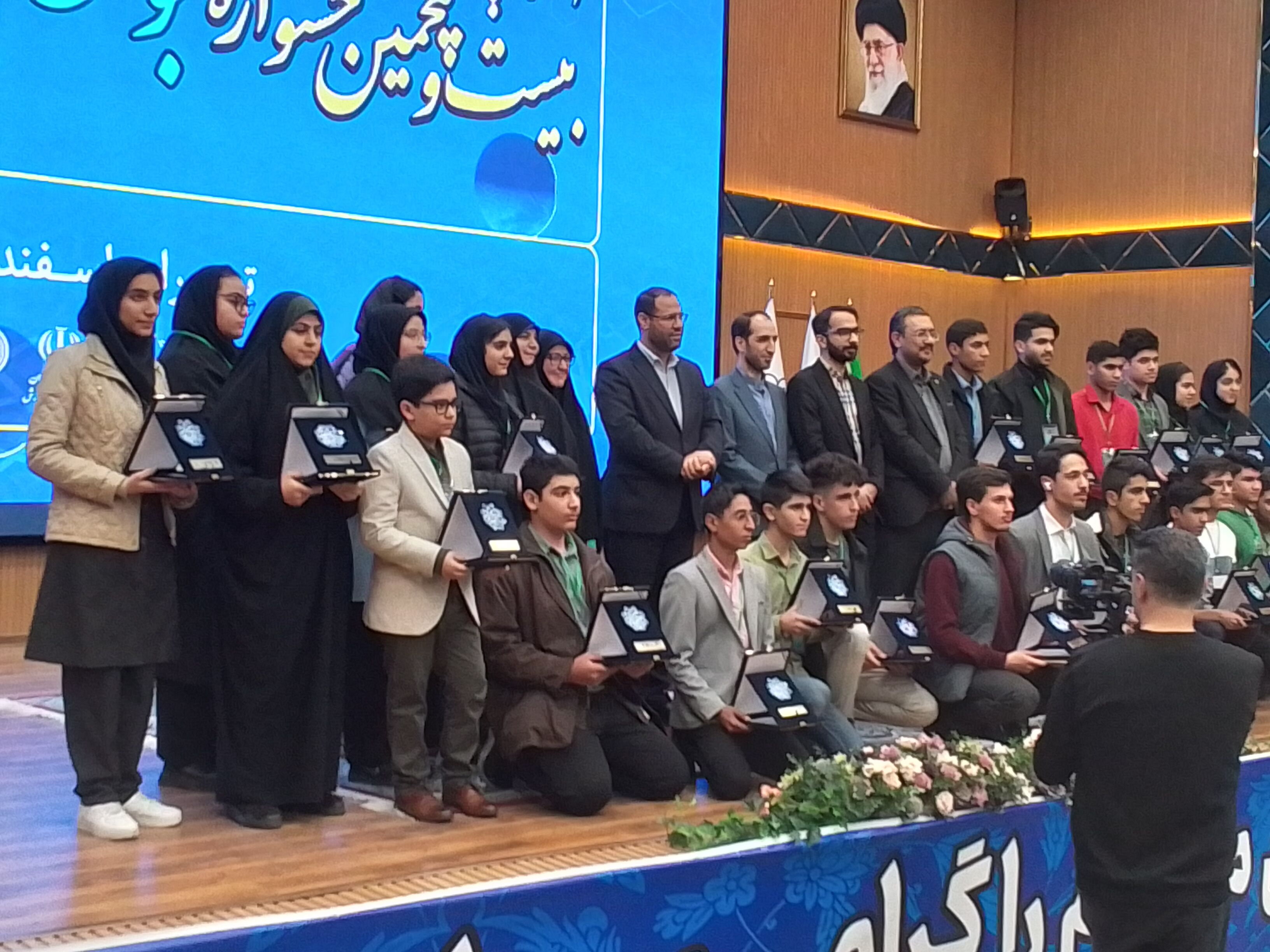 نوجوانان باید با هویت علمی ایران آشنا باشند/ سازمان سمپاد برگزیدگان جشنواره خوارزمی را به جامعه صنعتی معرفی کند