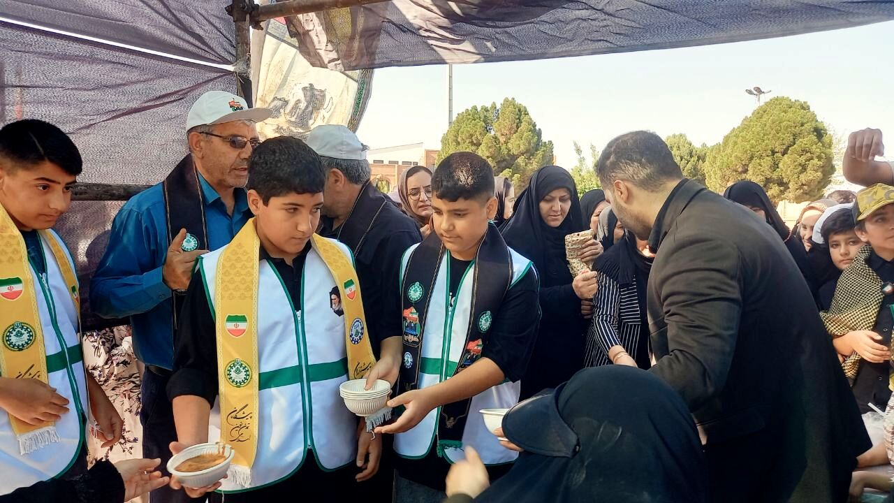خدمت‌رسانی موکب سازمان دانش‌آموزی کهگیلویه و بویراحمد در پیاده‌روی جاماندگان اربعین