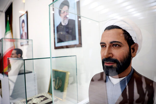 رونمایی از سردیس شهیدان رجایی و باهنر در دفتر وزیر آموزش و پرورش