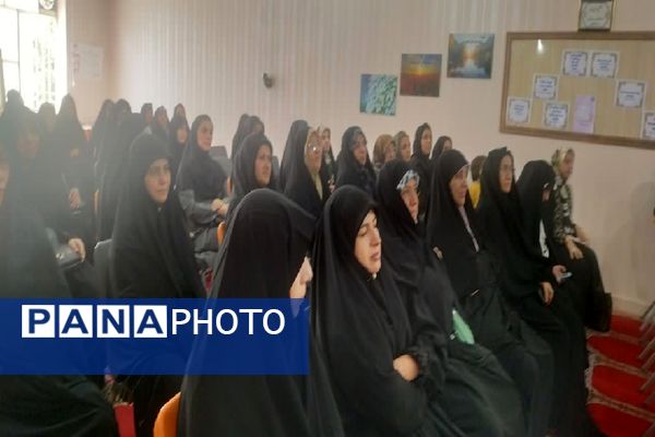 اولین جلسه ارتباط بین خانه و مدرسه در دبیرستان شاهد تکتم 