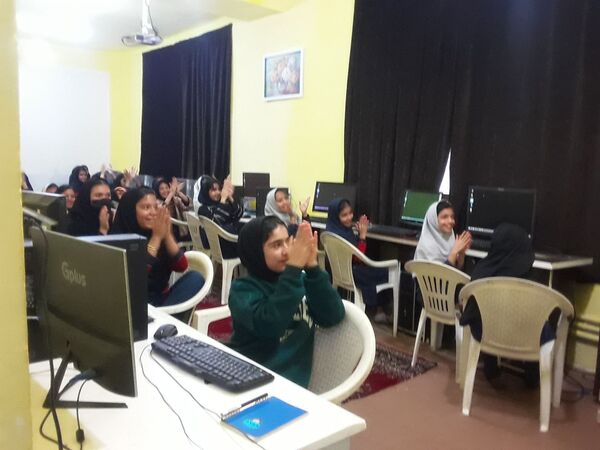 کلاس یادگیری کار با رایانه در کانون لقمان