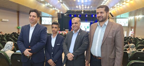 تجلیل از رتبه‌های برتر علمی فرزندان 