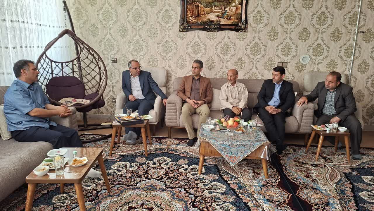 بازنشستگان با اندوخته‌های گرانبهای خود چراغ راه نسل تازه فرهنگی هستند