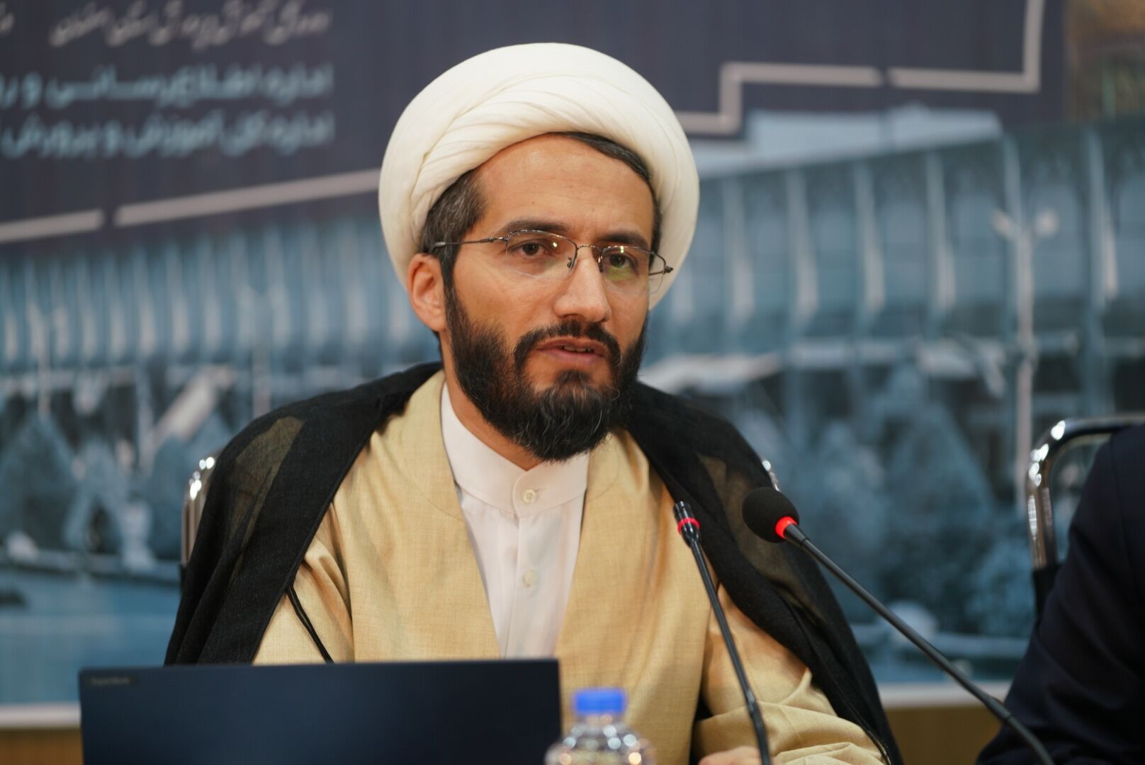 برنامه درسی ملی در سطح مدرسه تدوین می‌شود