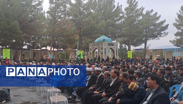  غبارروبی مزار شهدا در نیشابور 