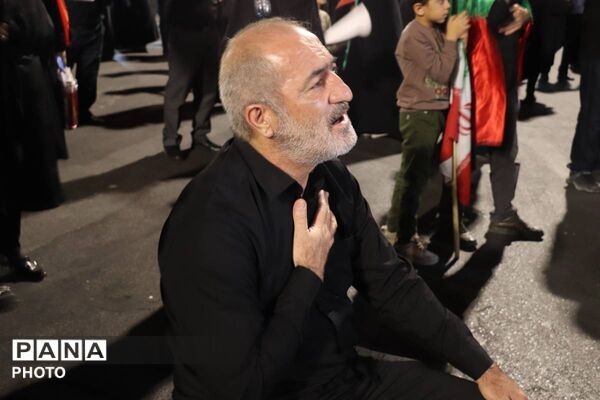 میدان ساعت تبریز میزبان اجتماع پرشور مردم آذربایجان شرقی در مراسم شام غریبان «آقای شهید ایران»