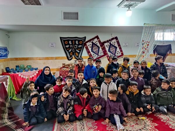 برگزاری نمایشگاه آداب و رسوم اقوام مختلف ایرانی به‌ مناسبت عید نوروز در آموزشگاه شهید نوروزعلی حسینی  