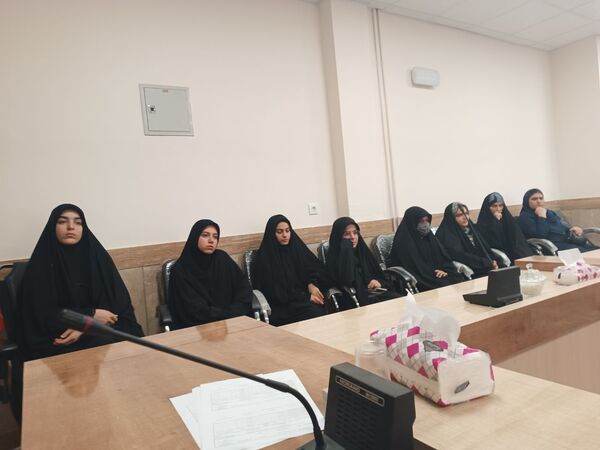 دیدار مدیر جدید آموزش و پرورش گناباد با جمعی از دانش‌آموزان