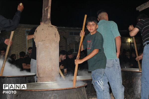 آماده‌سازی حلیم عاشورا در روستای اسحاق‌آبادی نیشابور