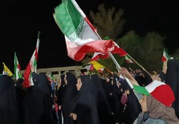 میدان، میعادگاه شبانه مردم برای دفاع از میهن 