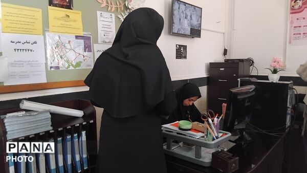  ثبت‌نام دانش‌آموزان پایه هفتم در دبیرستان دخترانه شهید حسن انصاری 
