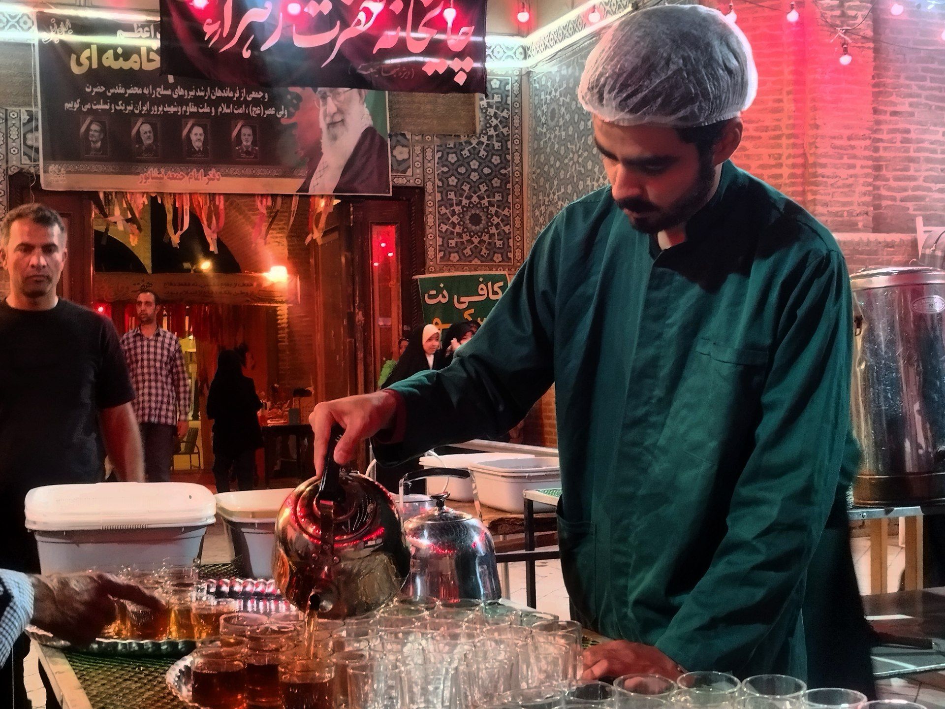خدمت‌رسانی چایخانه حضرت زهرا(س) در دویست‌ و شانزدهمین شب اجتماعات نیشابور