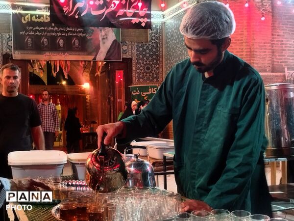خدمت‌رسانی چایخانه حضرت زهرا(س) در دویست‌ و شانزدهمین شب اجتماعات نیشابور