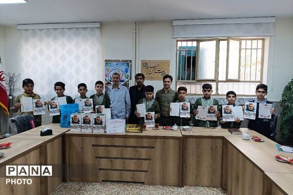 آیین تجلیل از دانش‌آموزان برتر مسابقات قرآن، عترت و نماز دبستان شهید رجایی شهرستان قدس