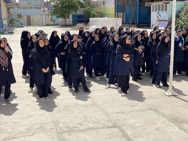 معلمان، مشعل‌داران راه آگاهی در آیینه‌ مهر و خرد