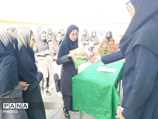 تجلیل از شاگردان برتر مدرسه گلشاد خلیل آباد