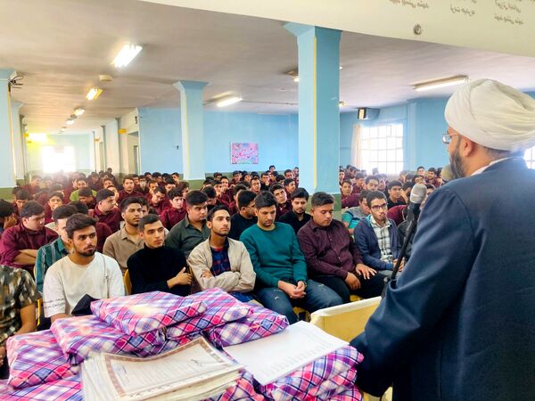  از دانش‌آموزان برتر کنکور در «جشن ستارگان» دبیرستان نمونه آیت‌الله خامنه‌ای تجلیل شد 