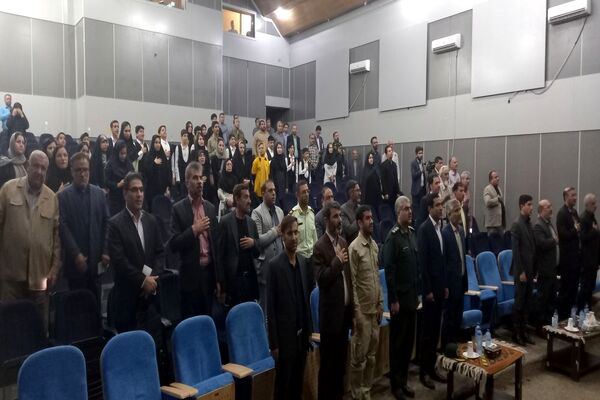 آیین تجلیل از خبرنگاران و فعالان عرصه رسانه در سینما هنر یاسوج