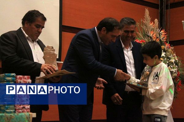 تجلیل از پسران آینده‌ساز بهارستانی