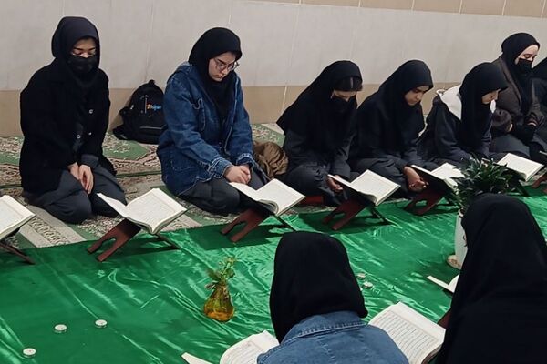محفل انس با قرآن دبیرستان و هنرستان حدیث کساء ناحیه یک ری به مناسبت ماه مبارک رمضان