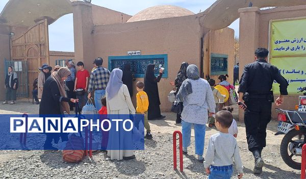 آیین باستانی سیزده بدر در دهکده ی  چوبی نیشابور