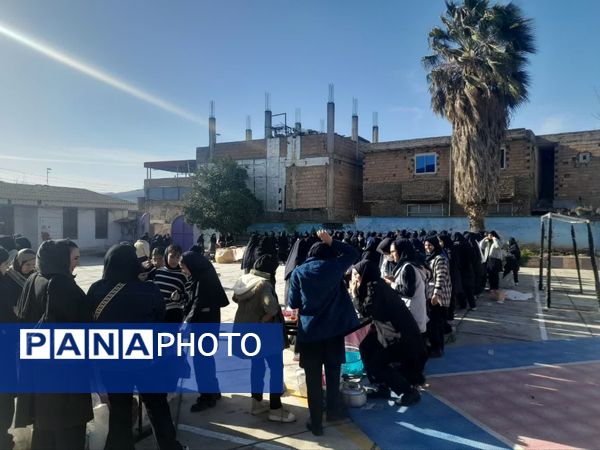 بازارچه دست‌سازهای دانش‌آموزی گلستان