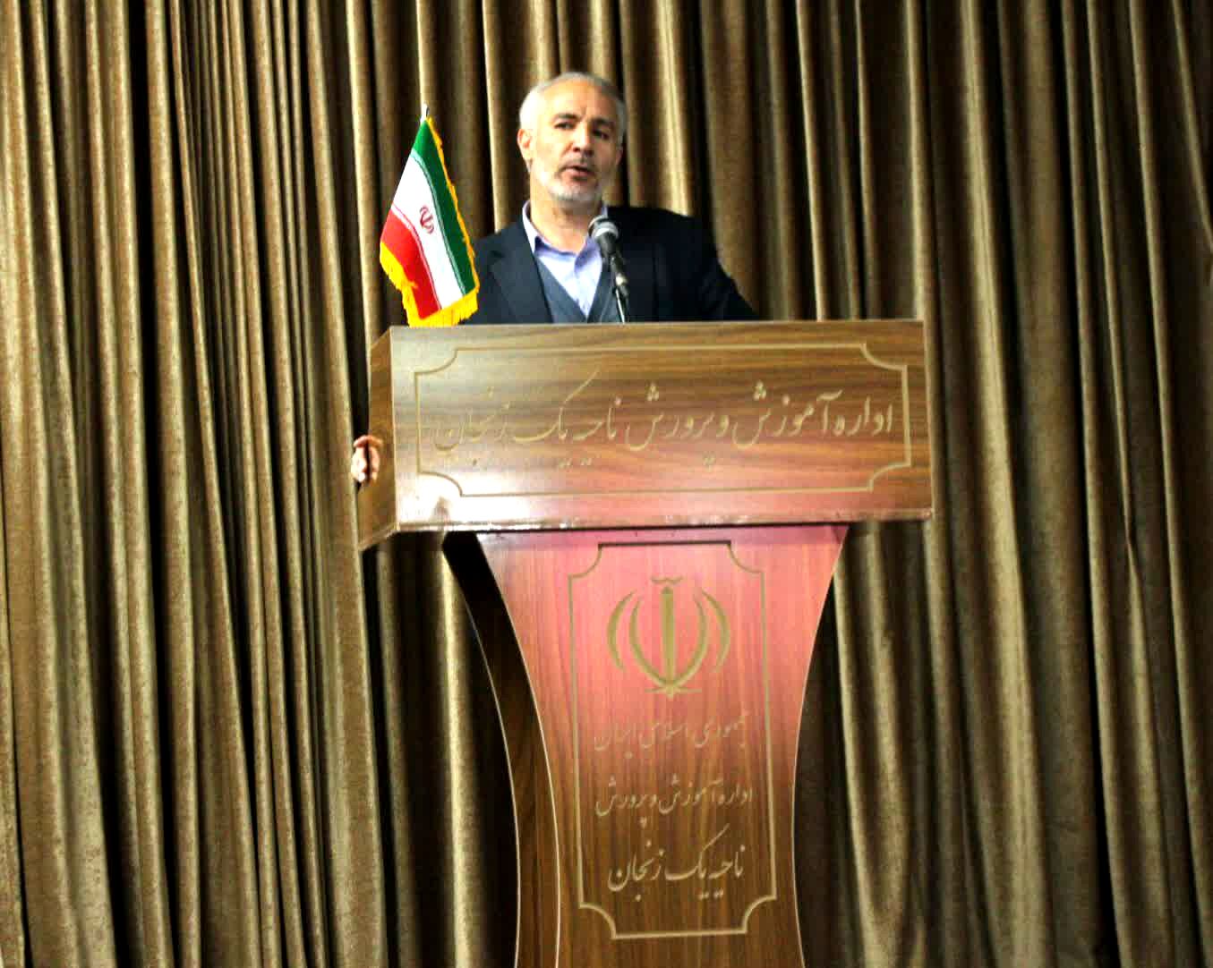 معلمان در سازندگی کشور نقش بی‌بدیلی ایفا کرده‌اند