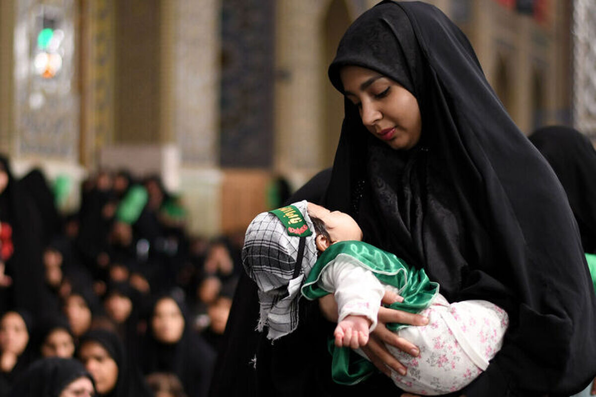 همدردی با رباب به یاد صحرای کربلا و طفل شیرخواره حسین (ع) 